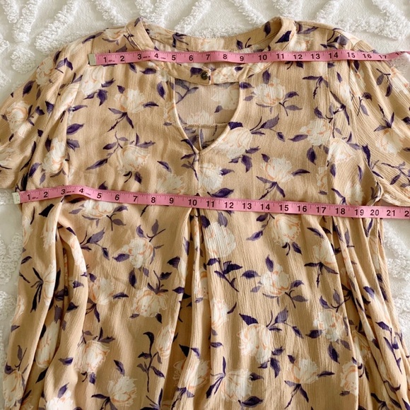 Altar'd State Boho Floral Top Keyhole Front Flare Sleeve Blouse Size Medium - Picture 11 of 14